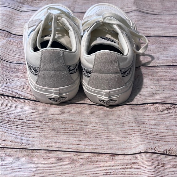 Women’s Vans Size 6.5 - Picture 3 of 3
